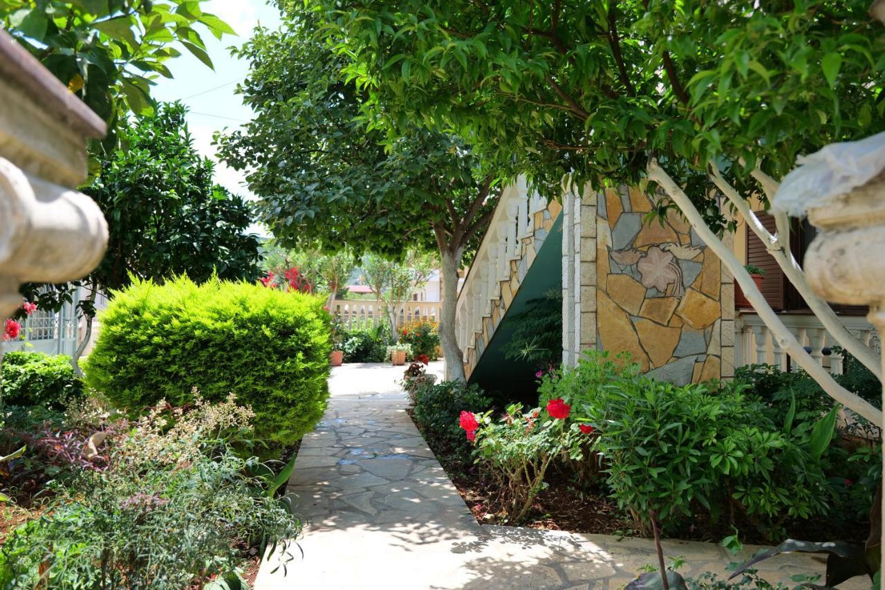 Garden Villa Dhesara Ksamil Exterior photo